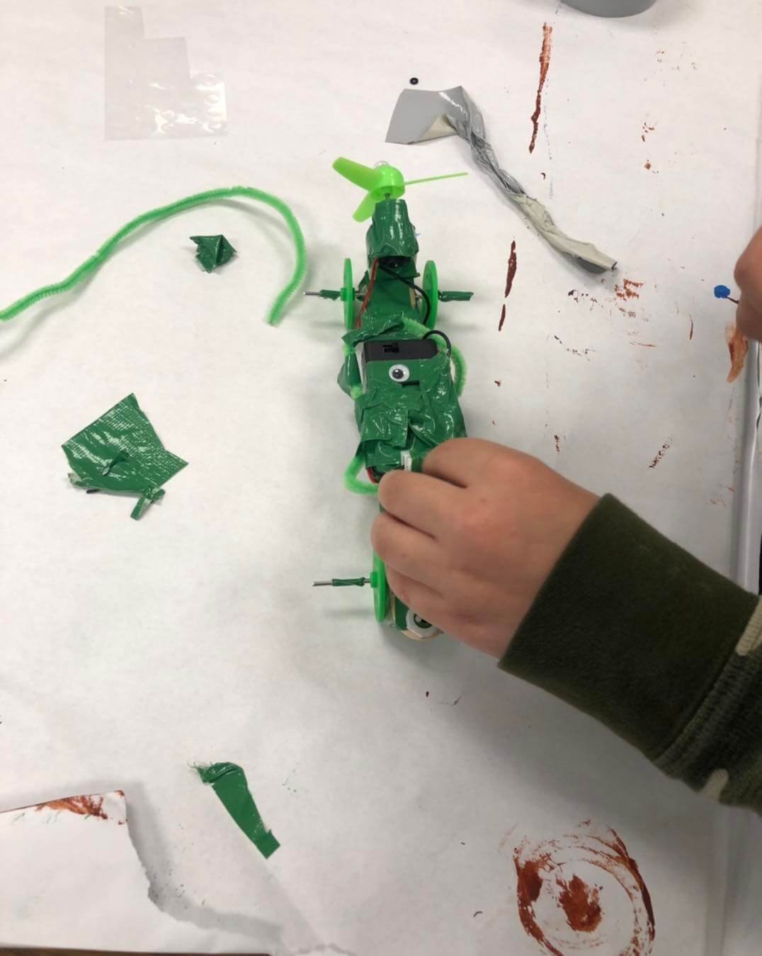 kids building small motorized cars for testing