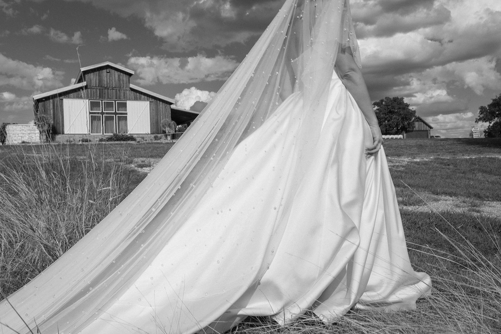 A Modern Barn Wedding Venue Camp Hideaway in TX - Texas Wedding Photography - Natalie Nicole Photo (20).jpg