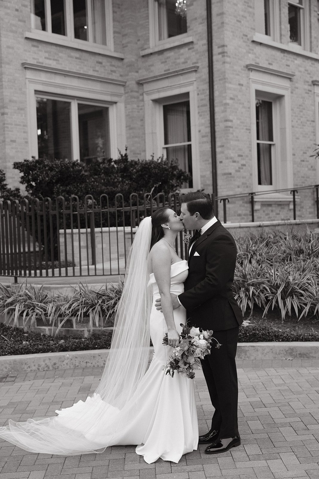 Intimate Wedding in Houston at La Colombe d'Or - Houston Wedding Photographer - Natalie Nicole Photo (35).jpg