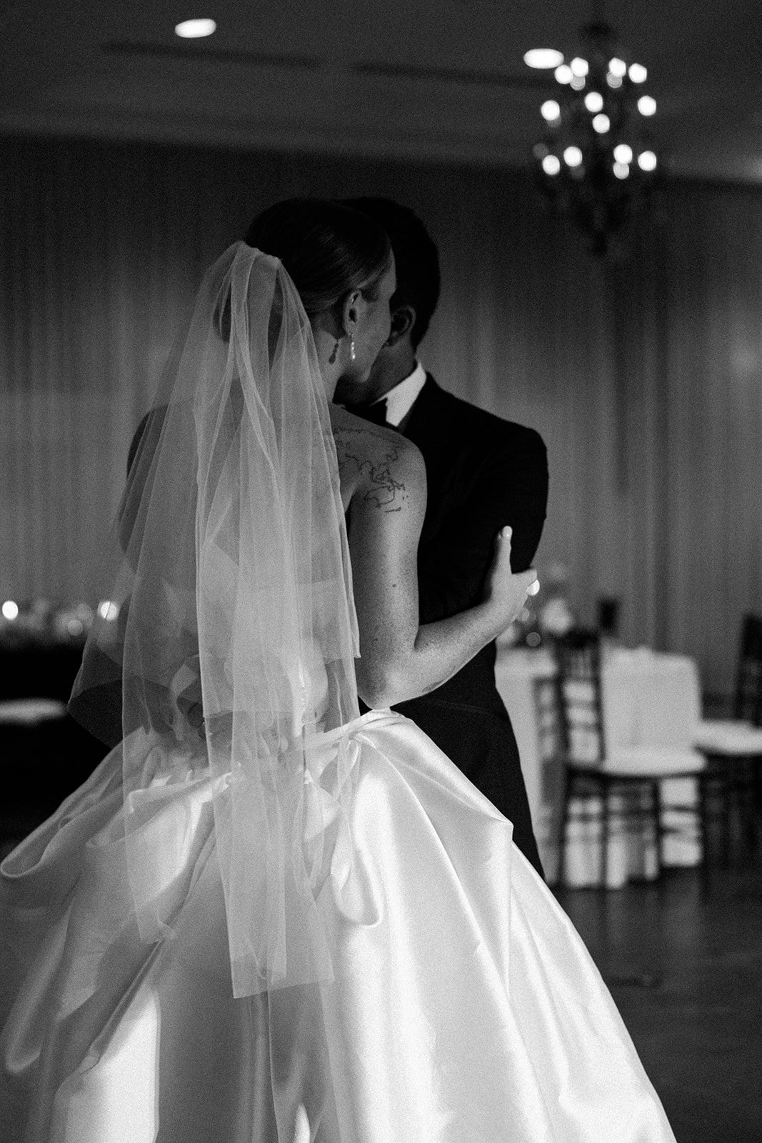 An Elegant Austin Texas Wedding at Hotel Ella - Autin Texas Wedding Photographer (183).jpg