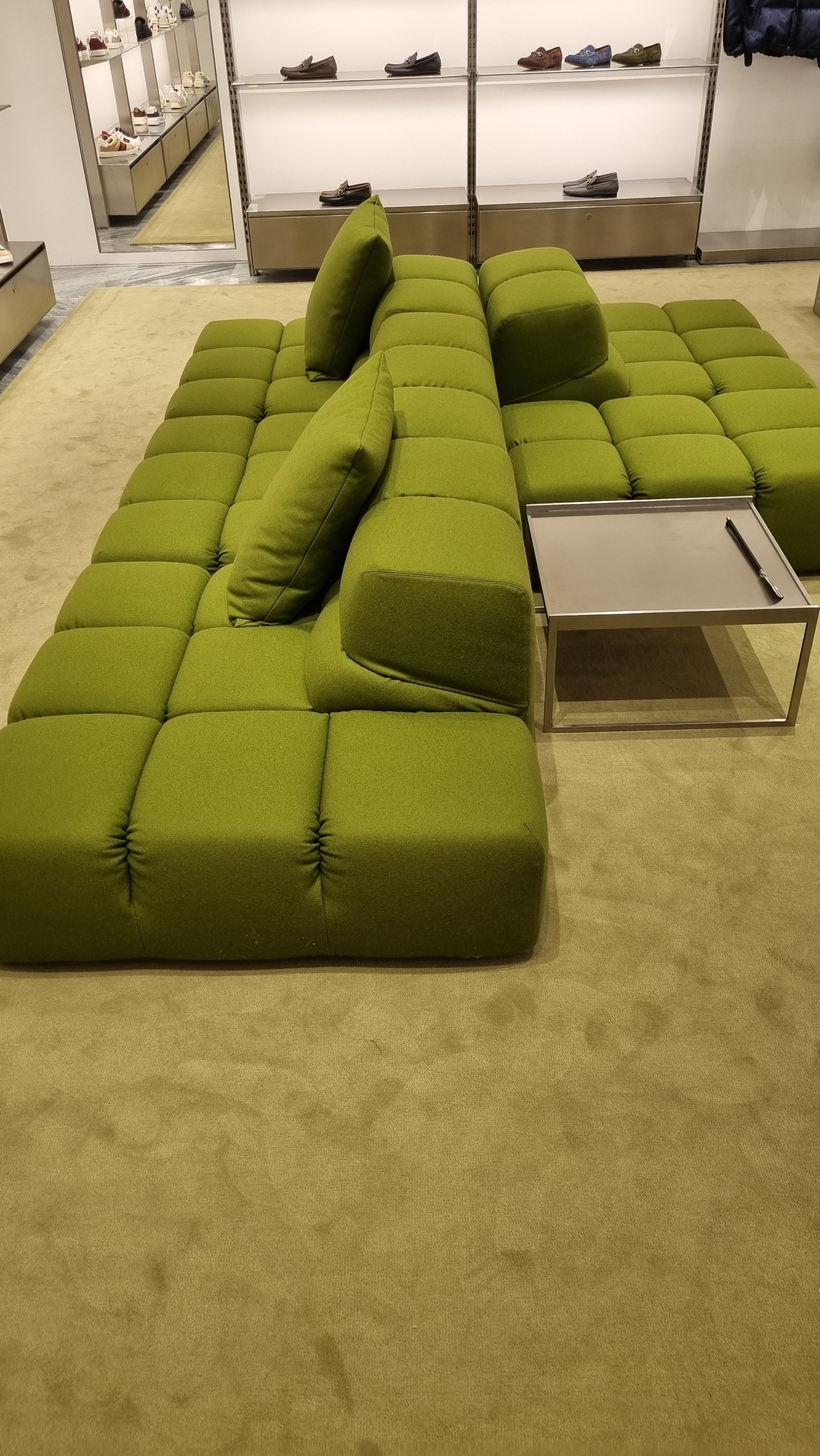 Seating_4_Gucci.jpg