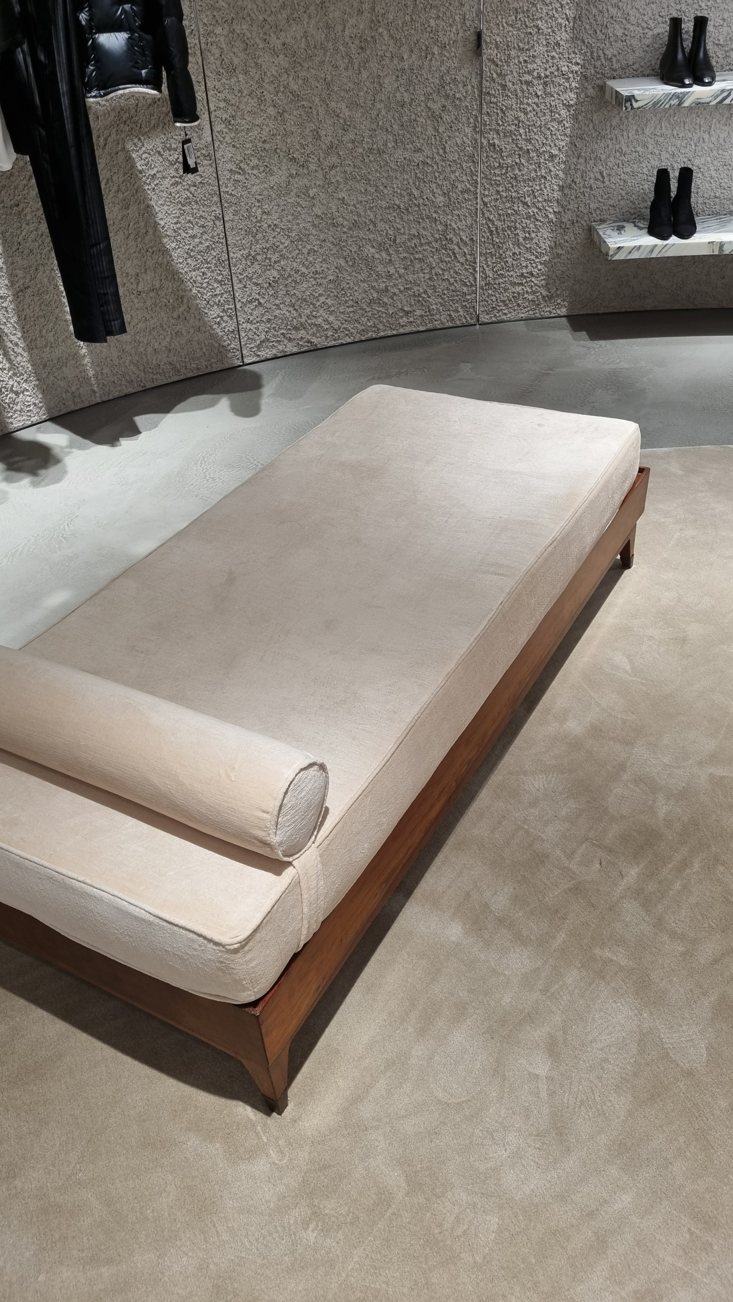 Seating_1_Gucci.jpg