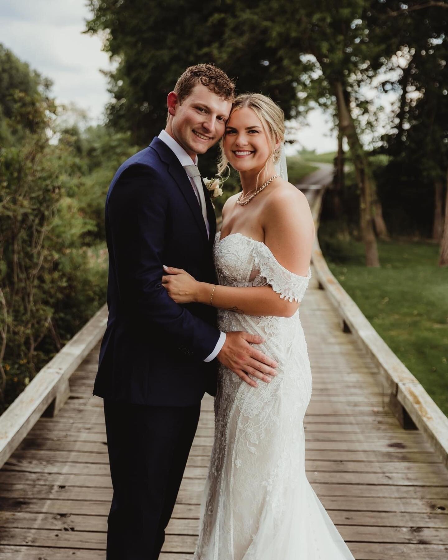 So effortlessly beautiful 😍! I only have the one picture so far, but couldn&rsquo;t resist posting it anyways 🤩! This wedding was so much fun to work! I just loved all the girls that I got to meet and the bride was simply amazing in every way! Kale