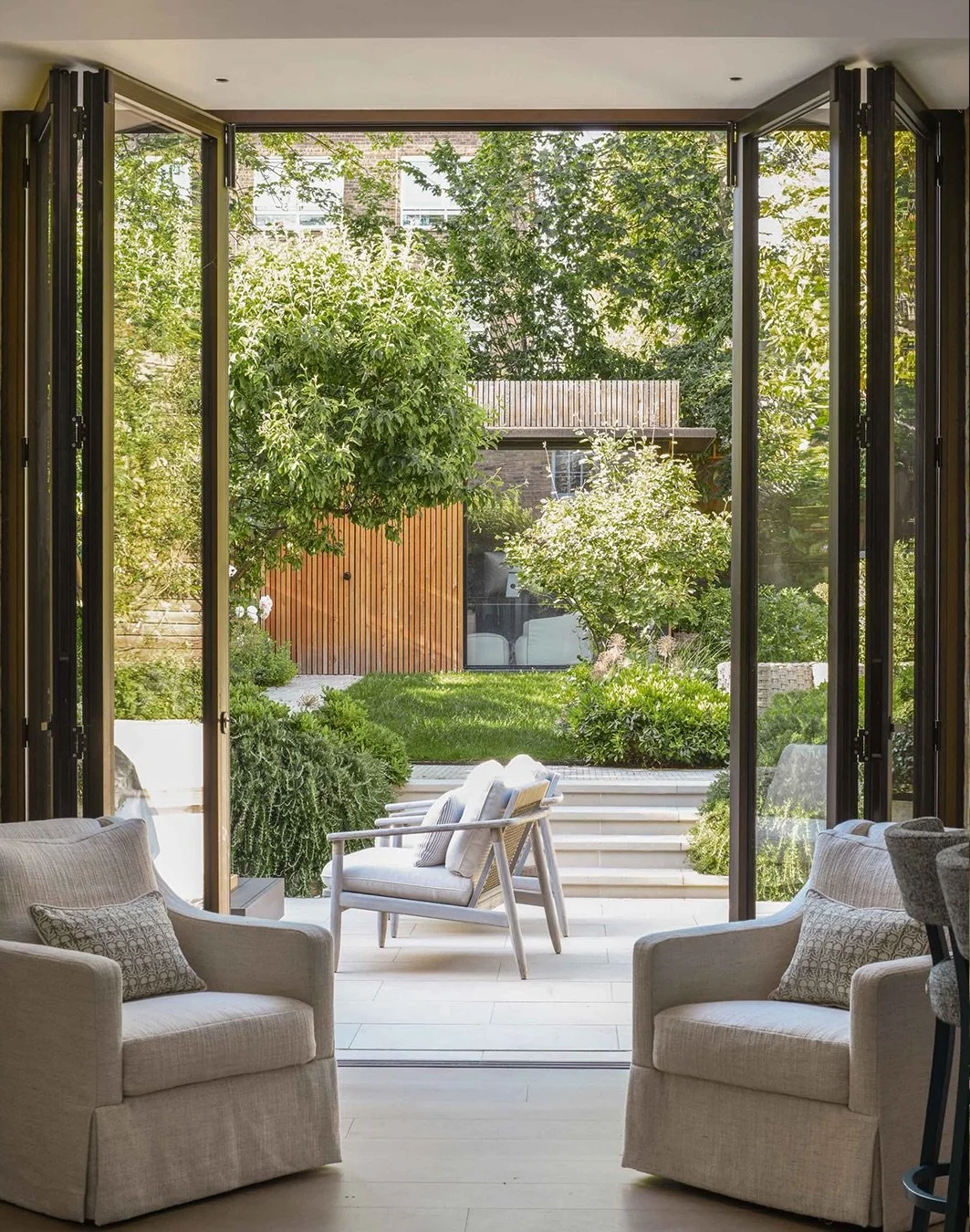 A Notting Hill Townhouse, reimagined for modern family life. 🪴🌸

Set on one of Notting Hill&rsquo;s beautiful tree-lined streets, this 7,000 sq ft double-fronted townhouse was transformed for returning clients into a light-filled, contemporary fami