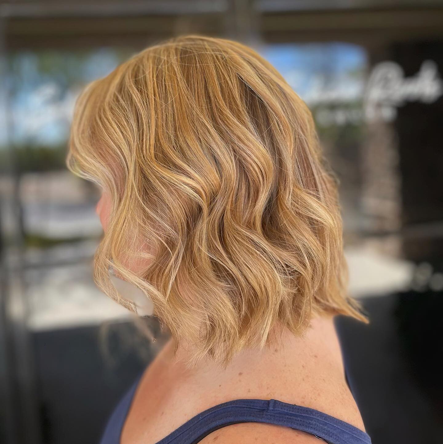 Absolutely fell in love with this #babylights and #lowlights combo on Erica. Don&rsquo;t be scared to have a little warmth in your blonde with some lowlights to give your hair more dimension. 

Formula: 
Babylights with 20V
Lowlights with Majirel 7CC