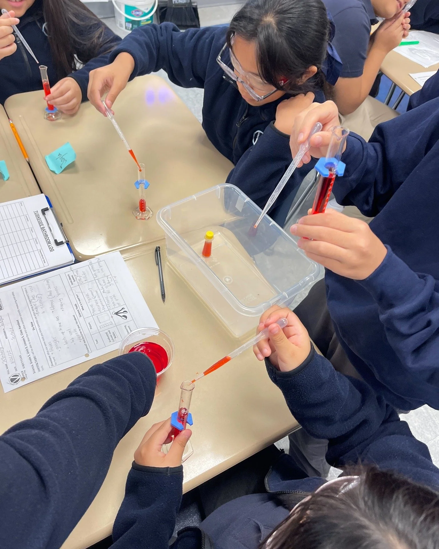 A throwback to our wonderful 5th graders participating in their very first science lab at VCP! 🥹💙