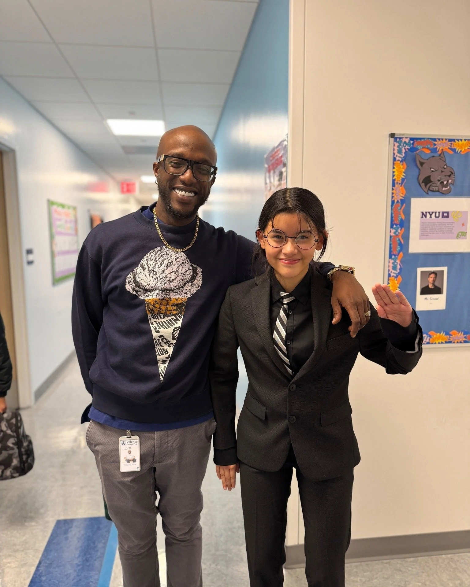 👻✨ Trick or Trade Day at Valence! Students came dressed as teachers, and teachers came dressed as students! Who do you think pulled off the swap better? 😎📚