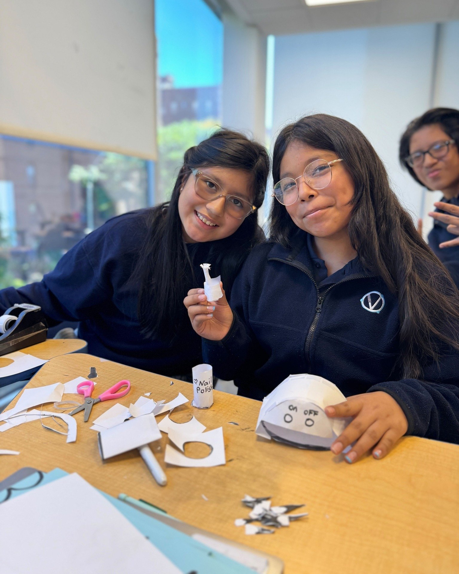 We love watching our scholars' creativity in action 🎨✨💅🏼