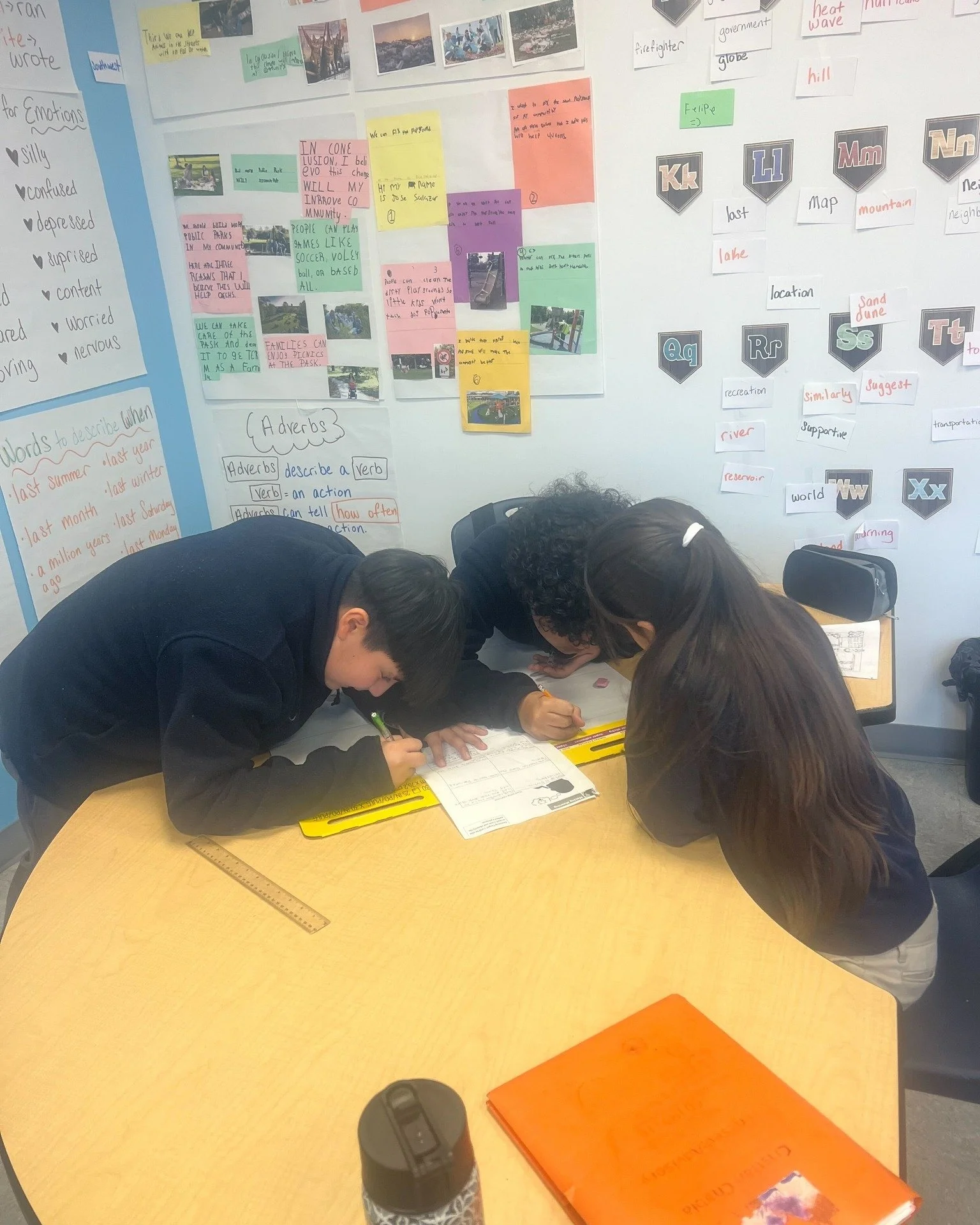 6th grade showing hard work as they use their story telling skills to create their own comics! 💥