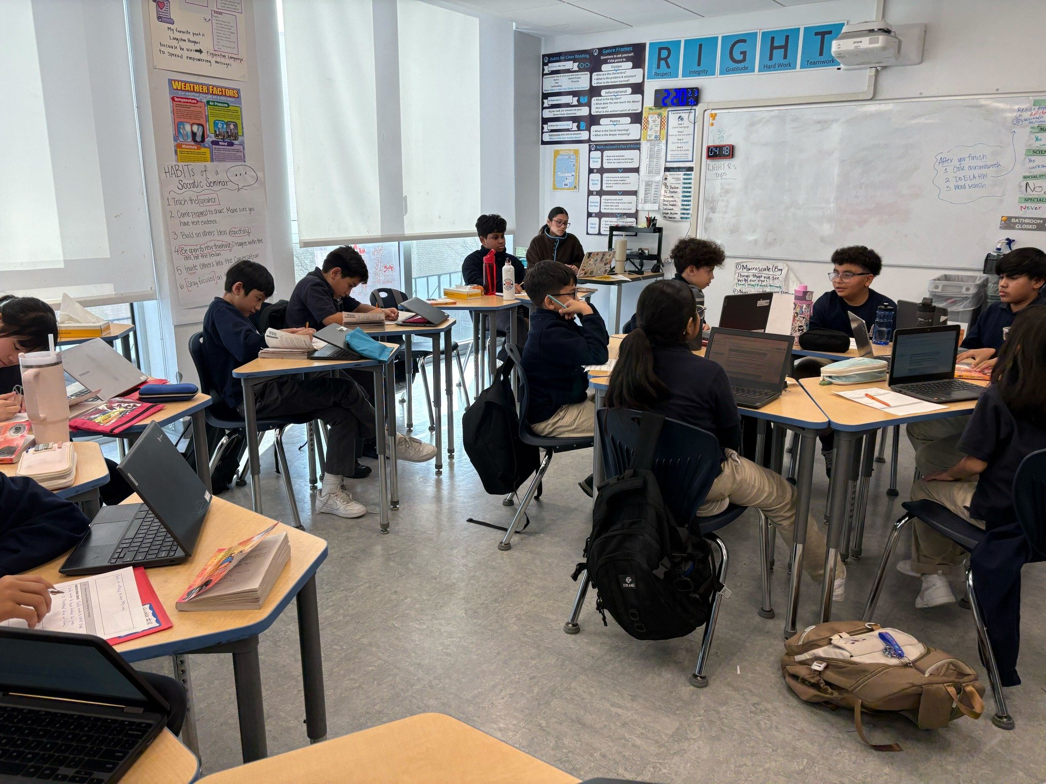 Fish tank style Socratic seminar in 5th Grade ELA 📚✨