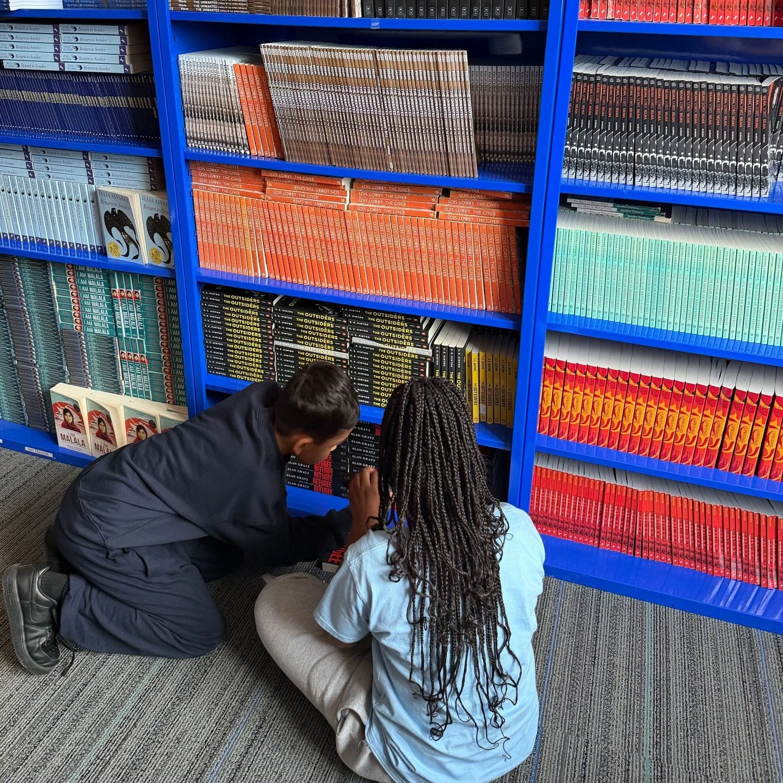 Our amazing 5th graders helping make sure our ELA Closet is on point ahead of the Novel Study starting soon! 📚