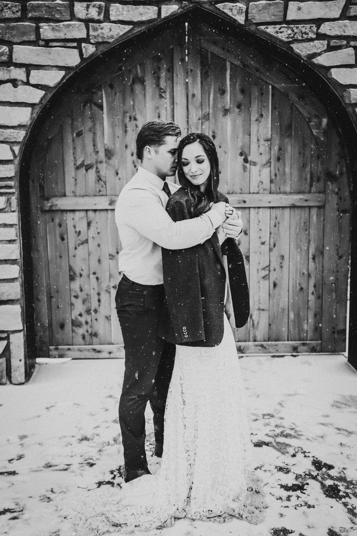 Filling your feed with all the winter content because it is DECEMBER 1st and we had our first snow over the weekend.❄❄❄❄❄

Missouri weather is SO unpredictable, but you know what is very predictable, your wedding portraits.

After 13 years behind the