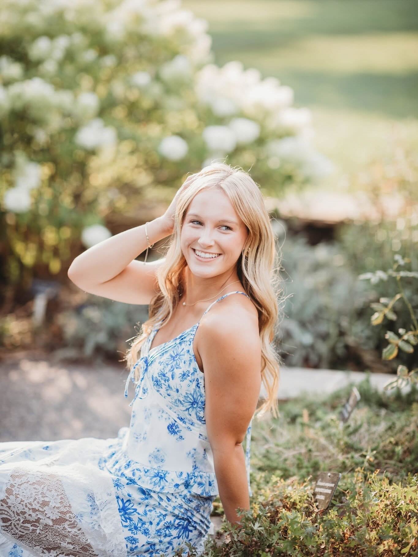 I know that everyone is having a moment regarding TS13❤️&zwj;🔥, but I am coming to interrupt your feed temporarily.👋

This past weekend I photographed Leah who will be a senior at Francis Howell High School in St. Charles.🌟

It was so great meetin