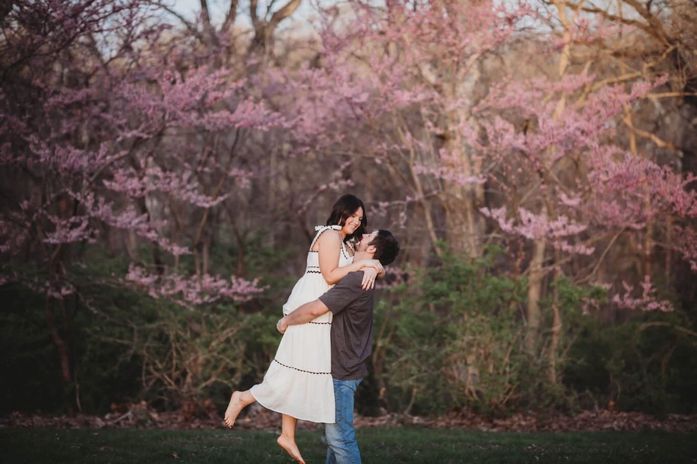 And who says spring can&rsquo;t be beautiful?🌸☔🌹

Now booking spring and summer sessions (for 2027 as well) at michellewesthuesphotography.com