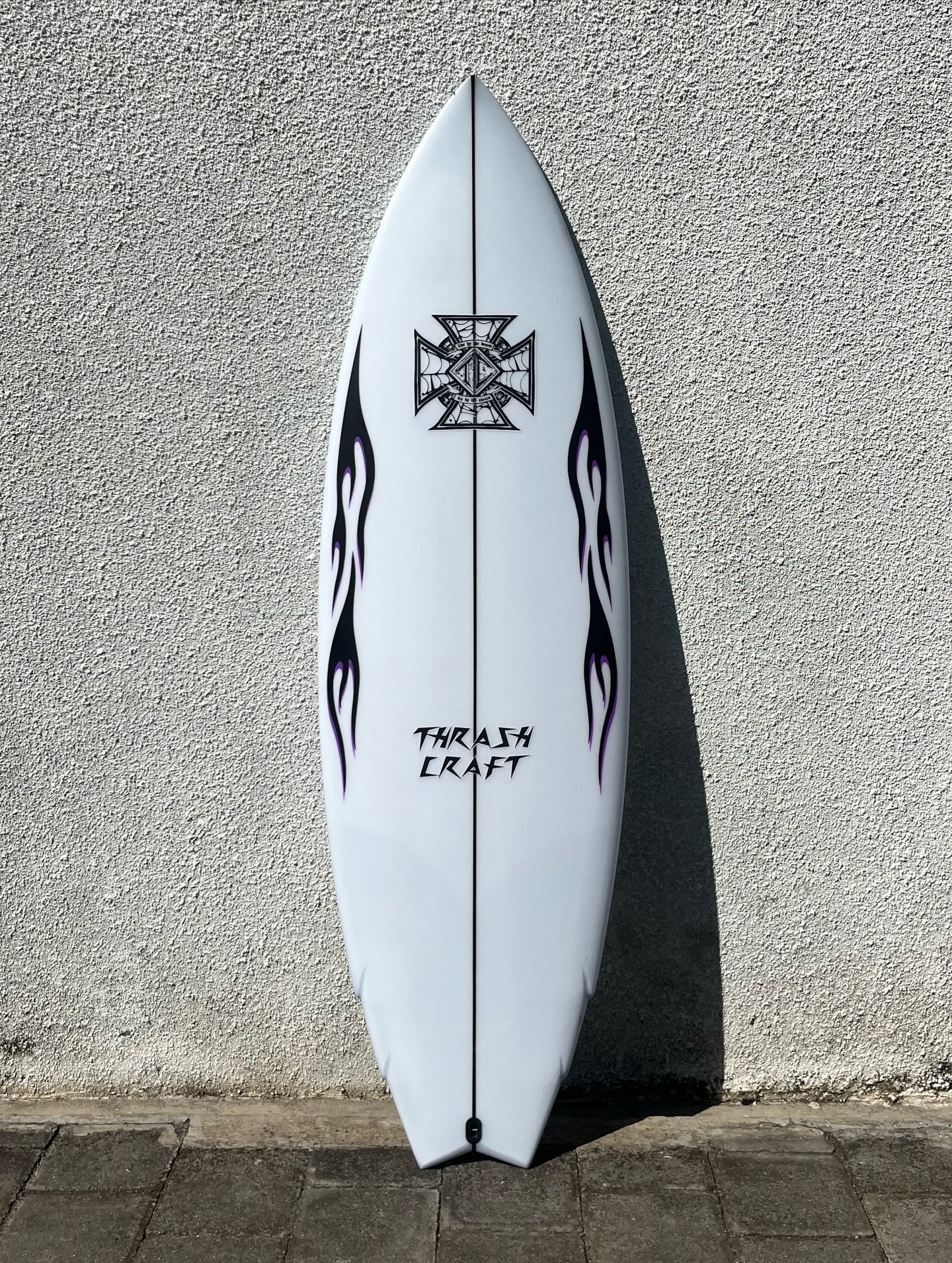 TRAILER TRASH🚨⛓️&zwj;💥 full size run restock at your local dealer this summer- reach out to reserve stock boards for July deliveries in your hood🍖 

The TRAILER TRASH features a double wing/ single concave and subtle flip out the swallow tail that