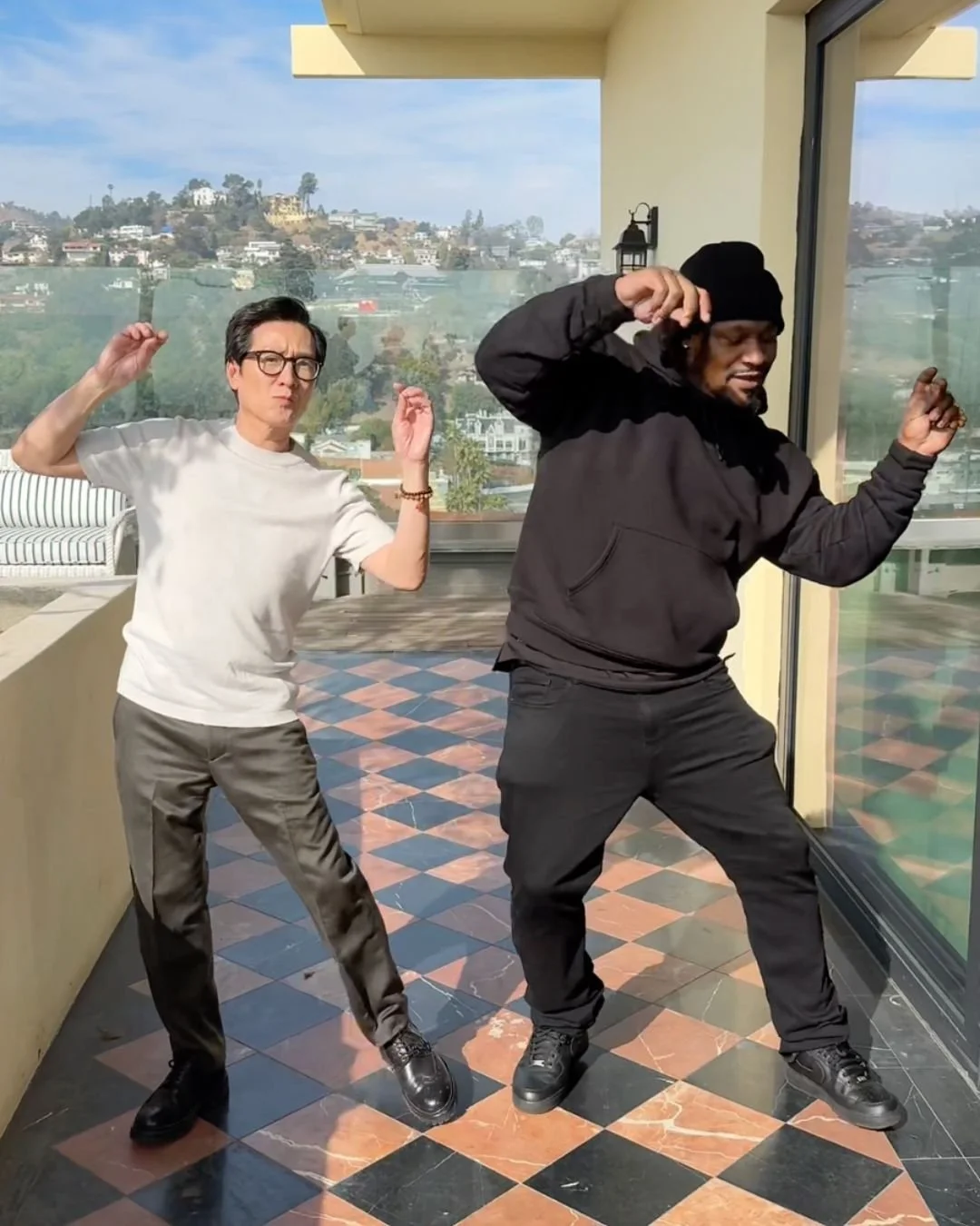 Love Hurts WDR 15.jpg