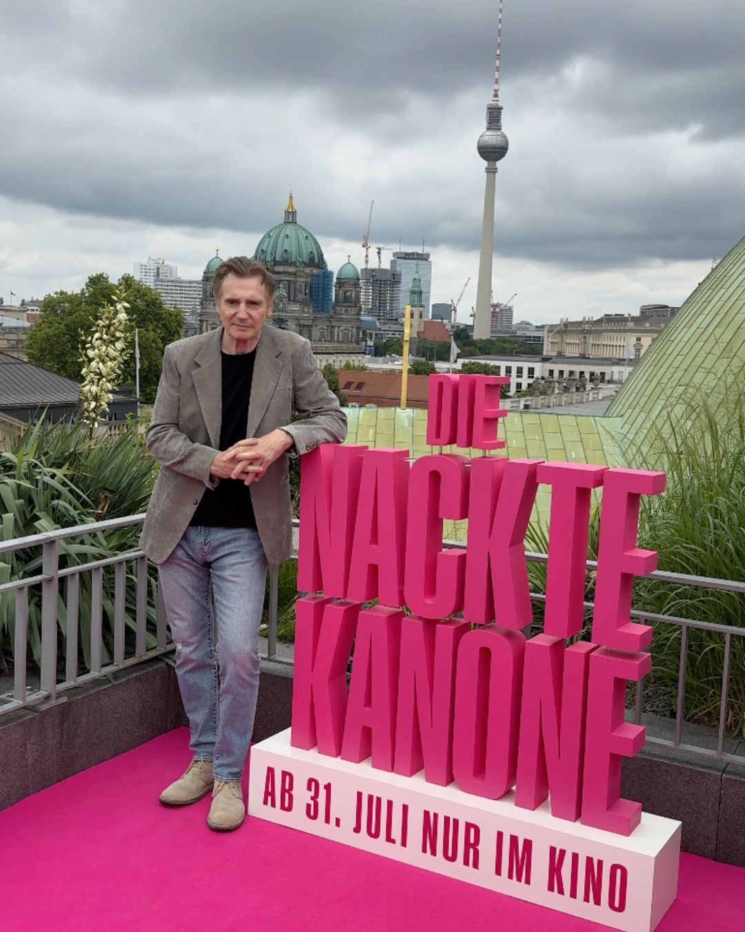 The Naked Gun WDR 6.jpg