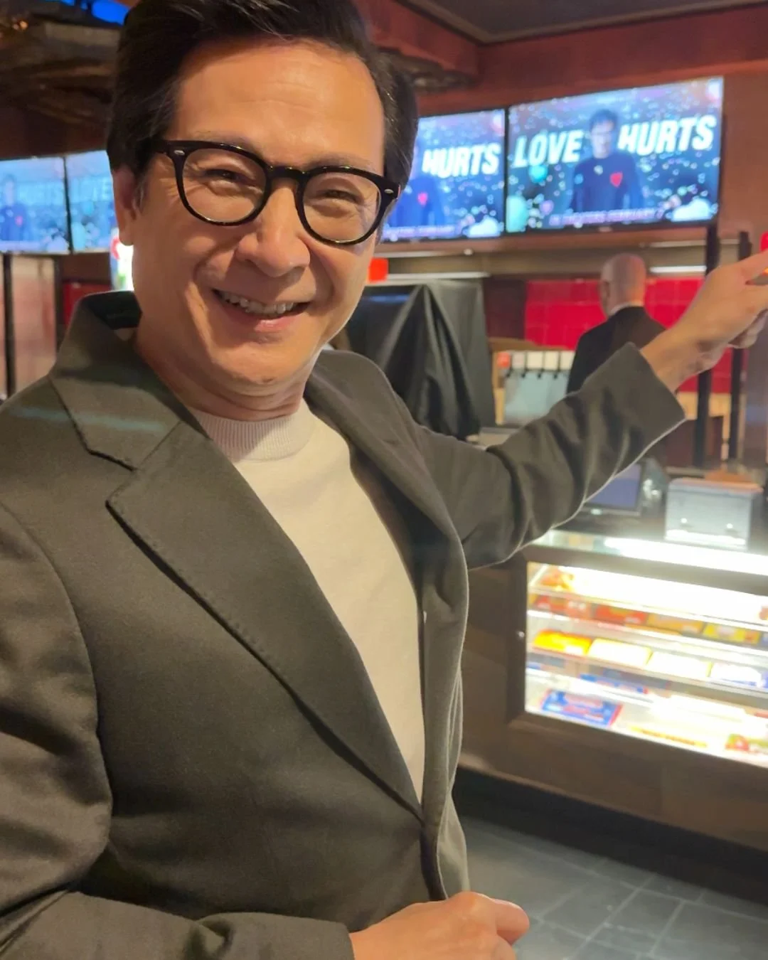 Love Hurts WDR 13.jpg