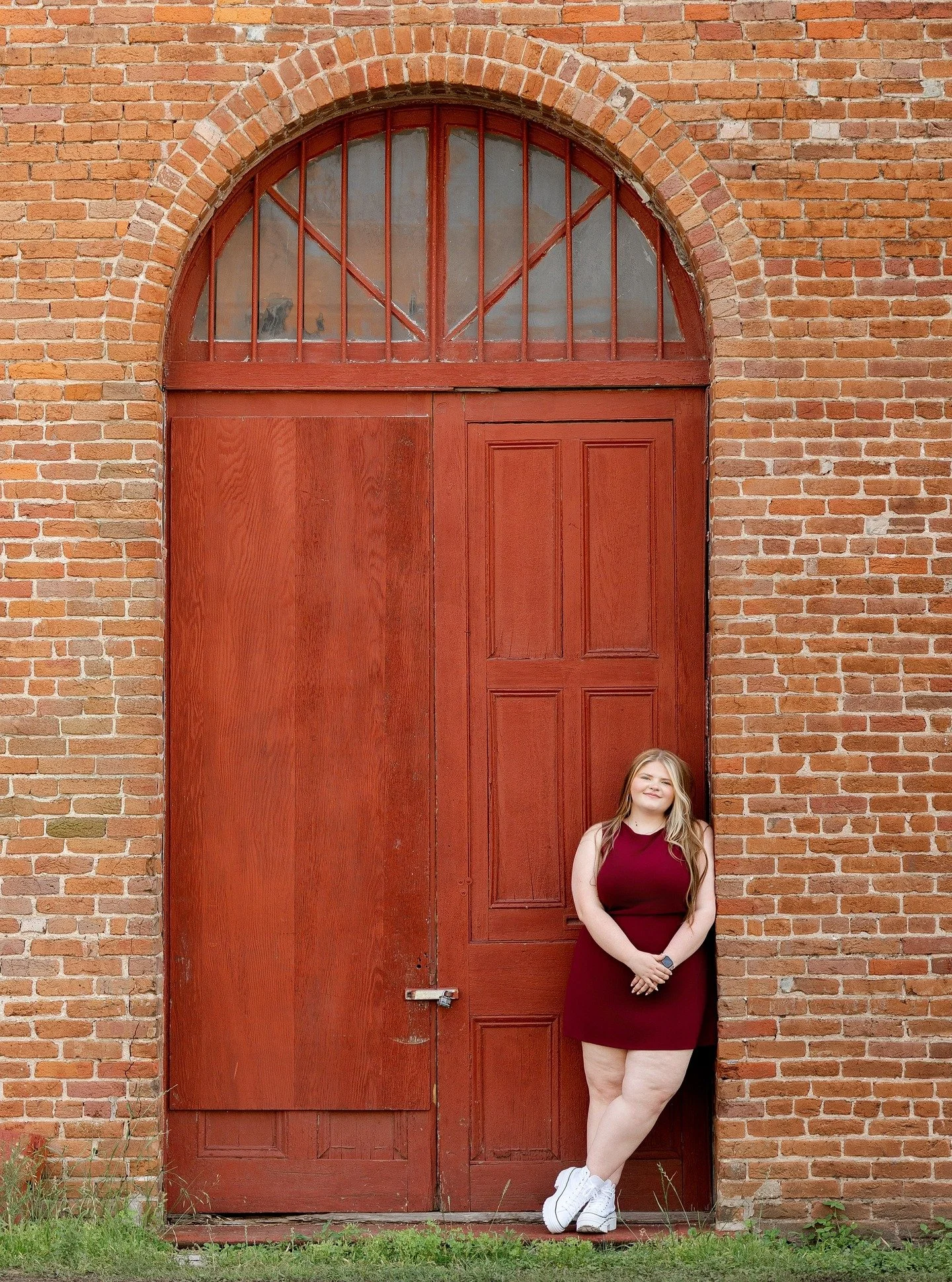 One of the most common questions I get is where to do Senior portraits in the BCS area, and there are so many options. Fallon came from Iola and she wanted downtown areas and nature, so we went to downtown Navasota to get that small town, Texas feel.