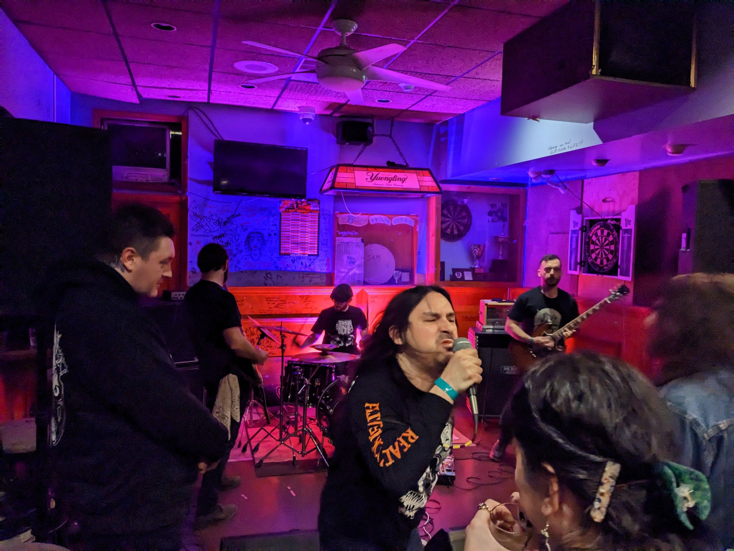 230327-live-review-silhouette-lounge-Nequient (1).jpg
