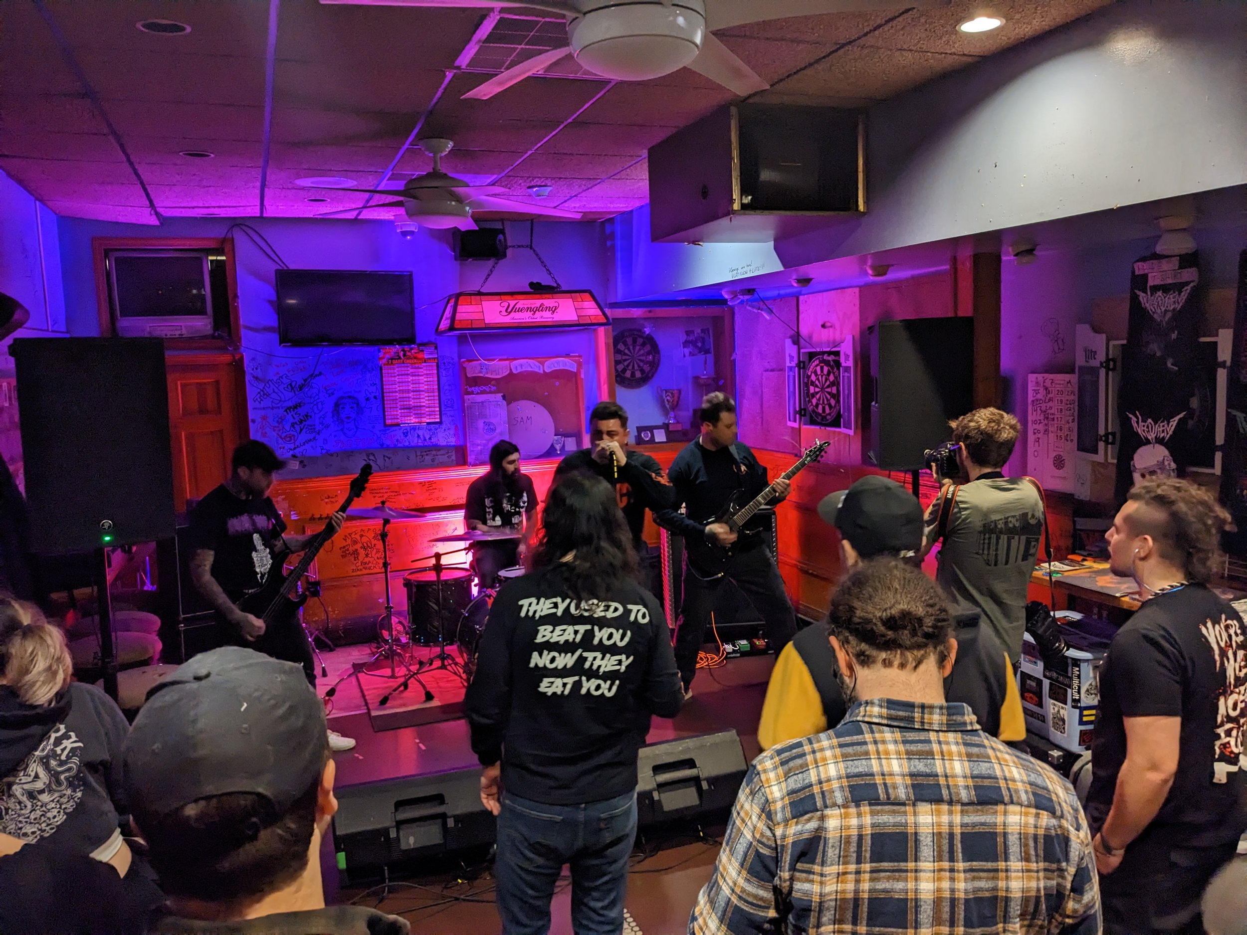 230327-live-review-silhouette-lounge-torn-in-half (1).jpg