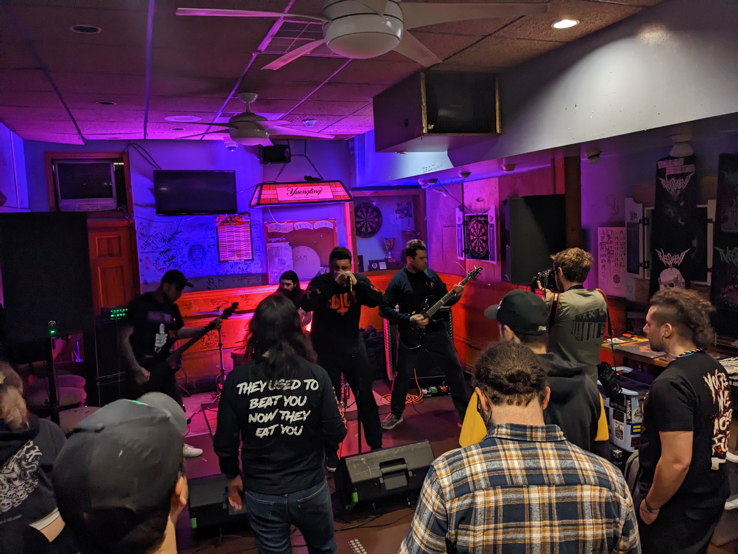 230327-live-review-silhouette-lounge-torn-in-half (2).jpg