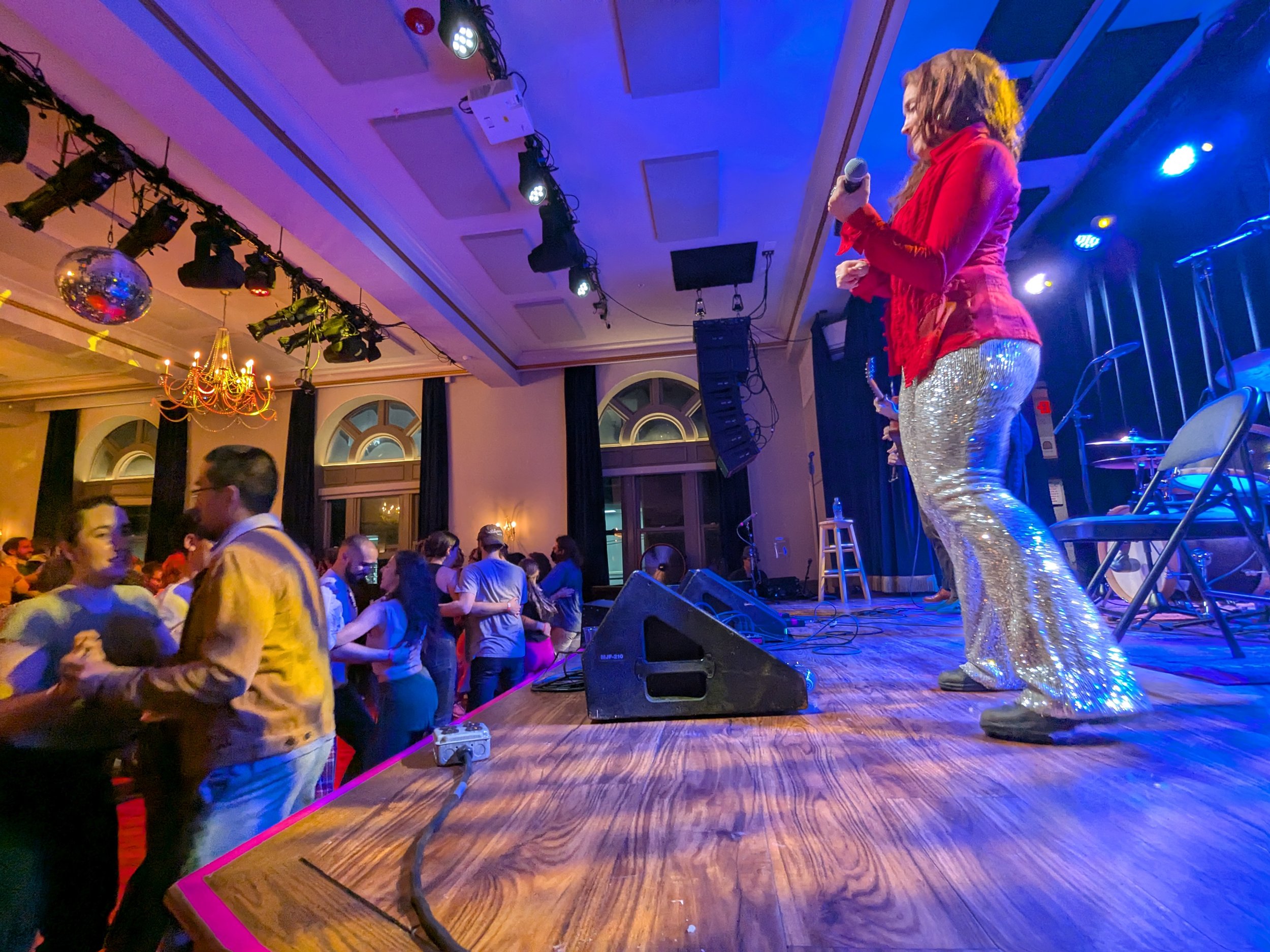 250117-live-review-crystal-ballroom-boston-urban-ceilidh-contra-dance (32).jpg