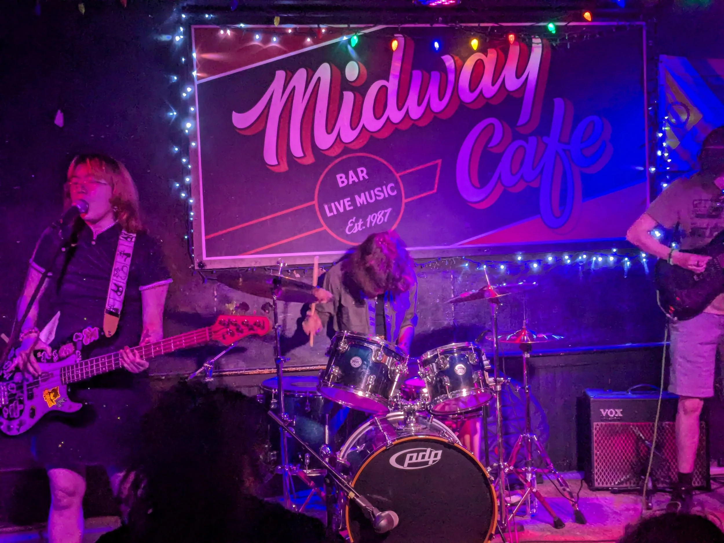 250802-live-review-midway-cafe-Cat-Crash (2).jpg