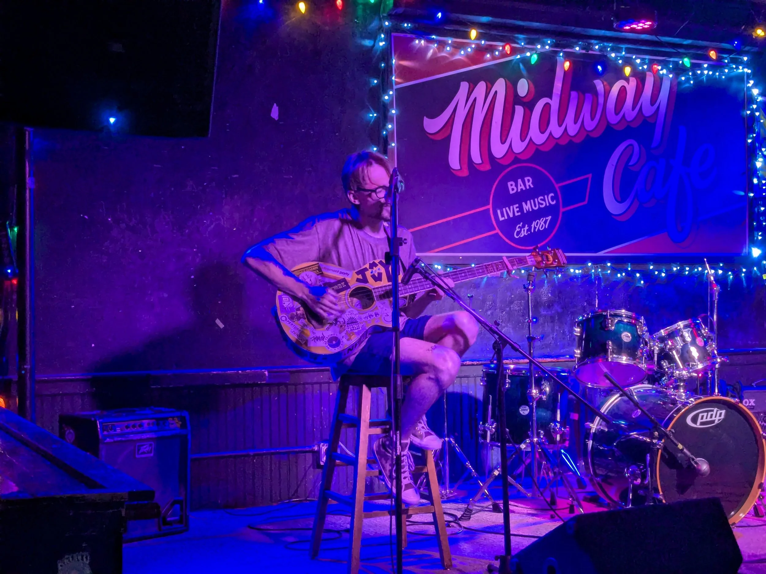 250802-live-review-midway-cafe-Robopumpkin (1).jpg
