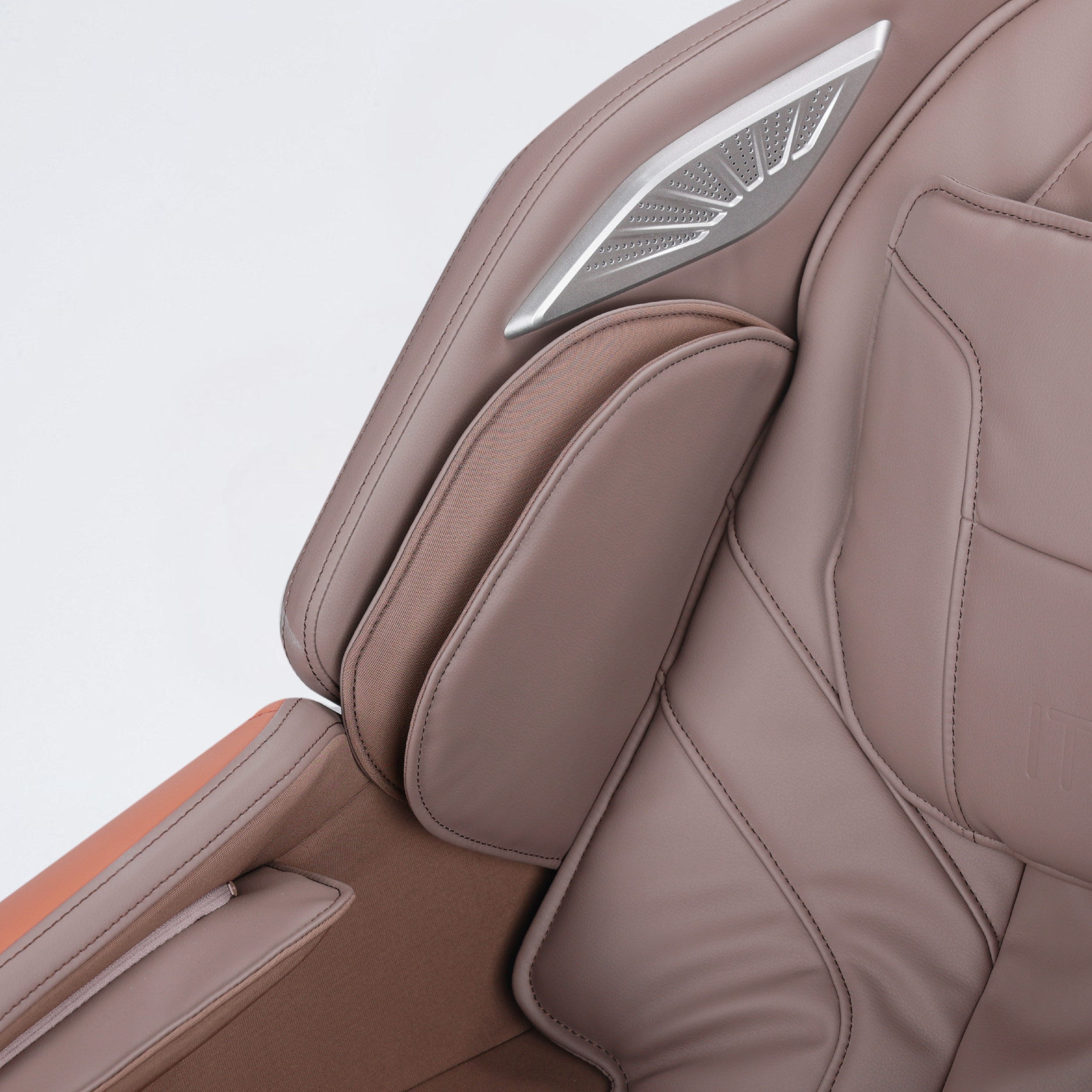 Prime Omni Itsu Massage Chair-latte-4.png