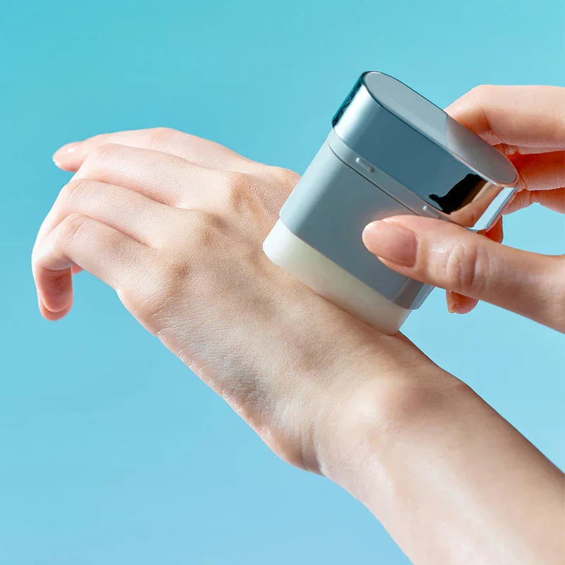VTCosmetics_PDRNEssenceStickBalm_Photo1.webp