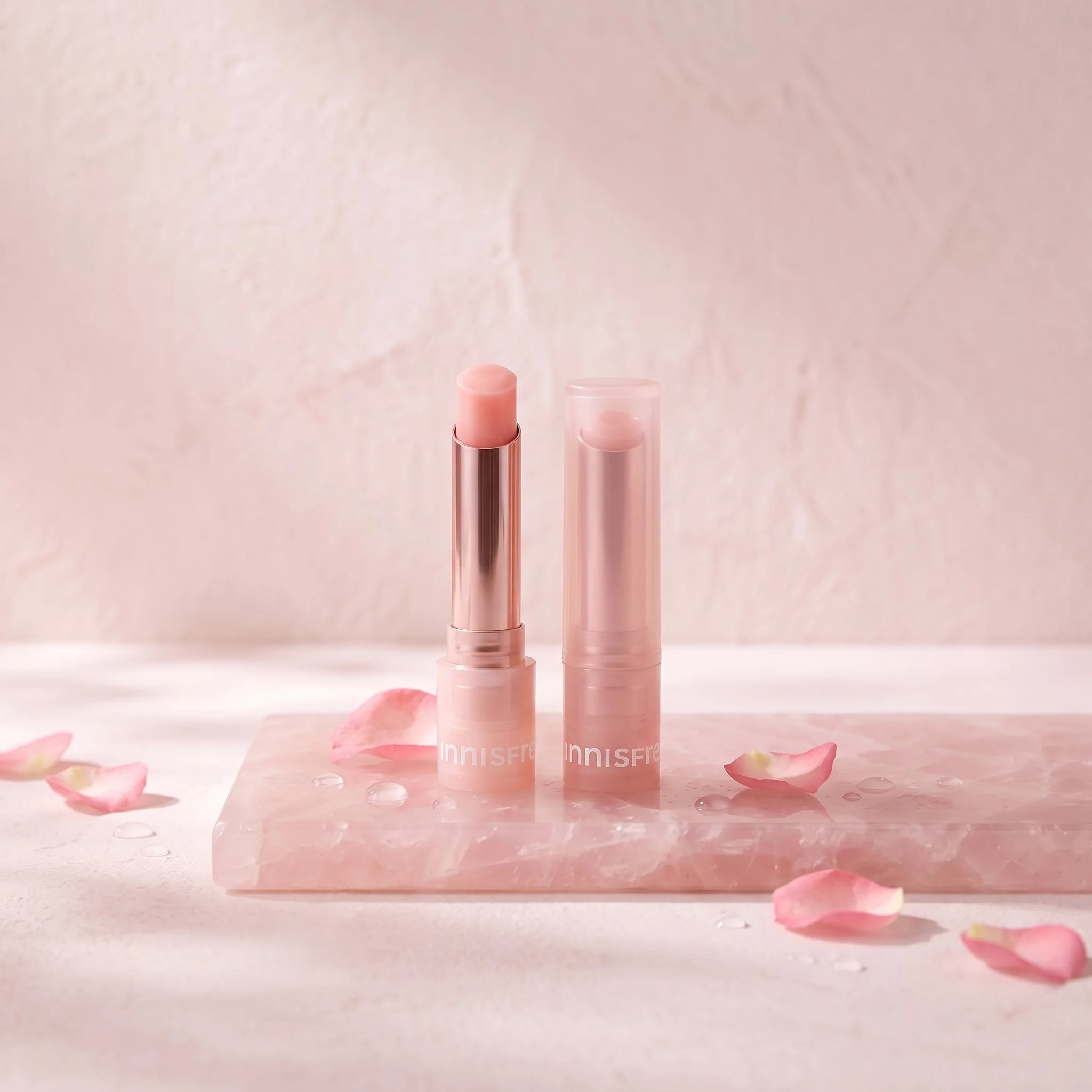 💋✨ The lip balm everyone&rsquo;s been loving lately!

Meet the Innisfree Dewy Tint Lip Balm&mdash;a juicy pop of color with a fresh, dewy finish that keeps lips looking soft and effortlessly polished. Perfect for that easy K-beauty lip look you can 