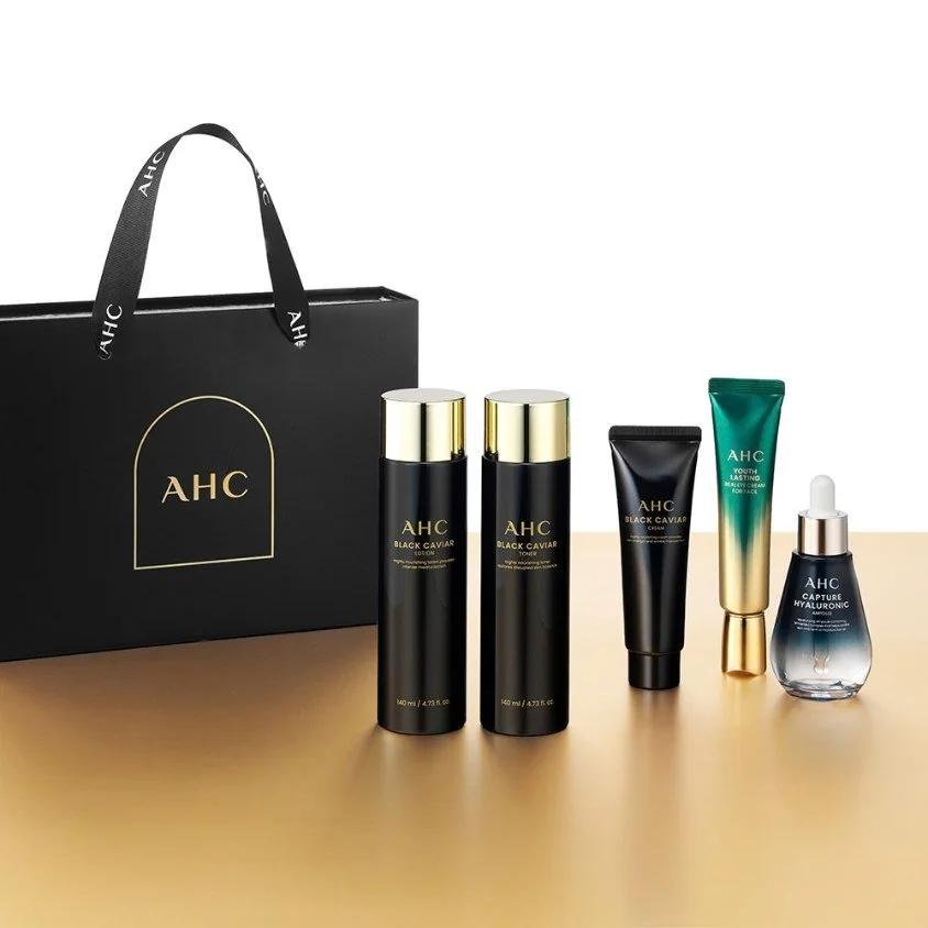 ✨🖤 A little luxury for your daily skincare ritual.
The newly arrived AHC Black Caviar Youth Ritual Set brings together 5 nourishing essentials with black caviar extract, collagen, peptides, and hydrating ingredients for a complete anti-aging routine