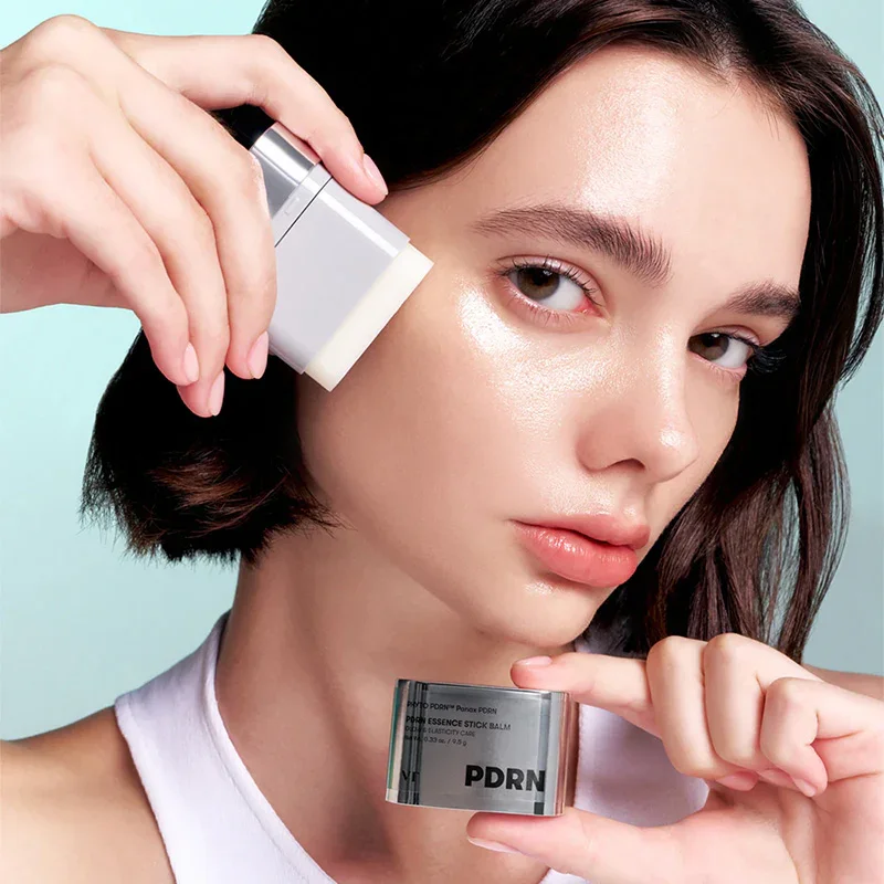 VTCosmetics_PDRNEssenceStickBalm_Photo6.webp