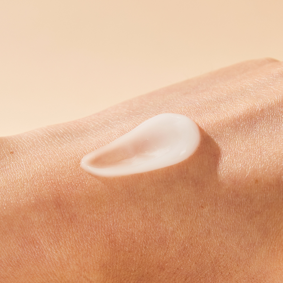 AHC Ampoule Eye Cream: Intensive Firming & Line Tightening