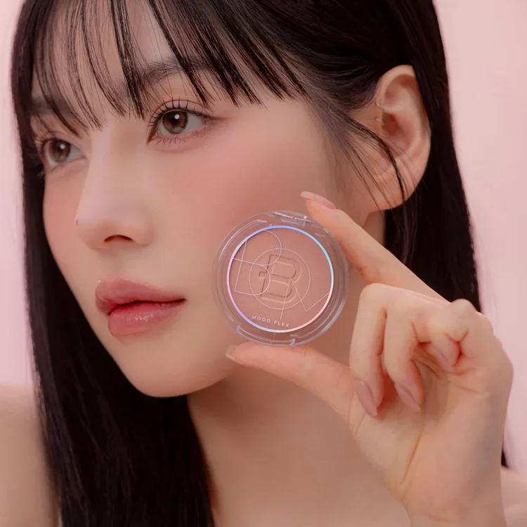 무드플렉스파우더블러쉬-모델컷_04.webp