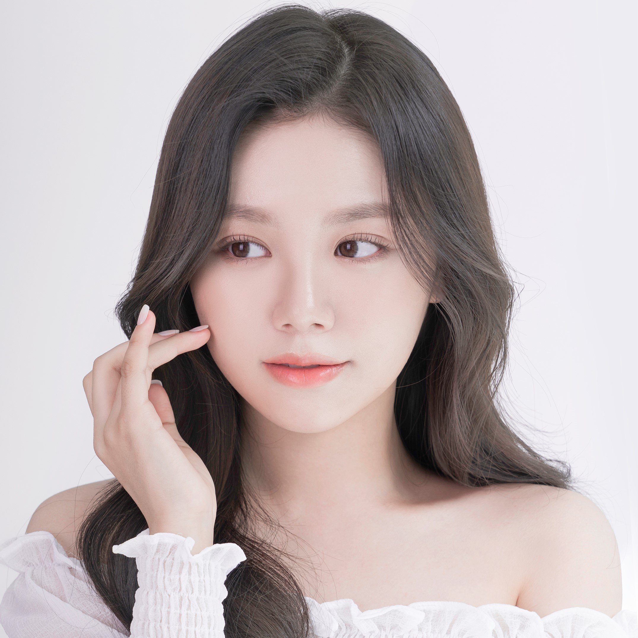 모델컷_스파-릴리프-베리-프리티-포어마스크-_01.jpg