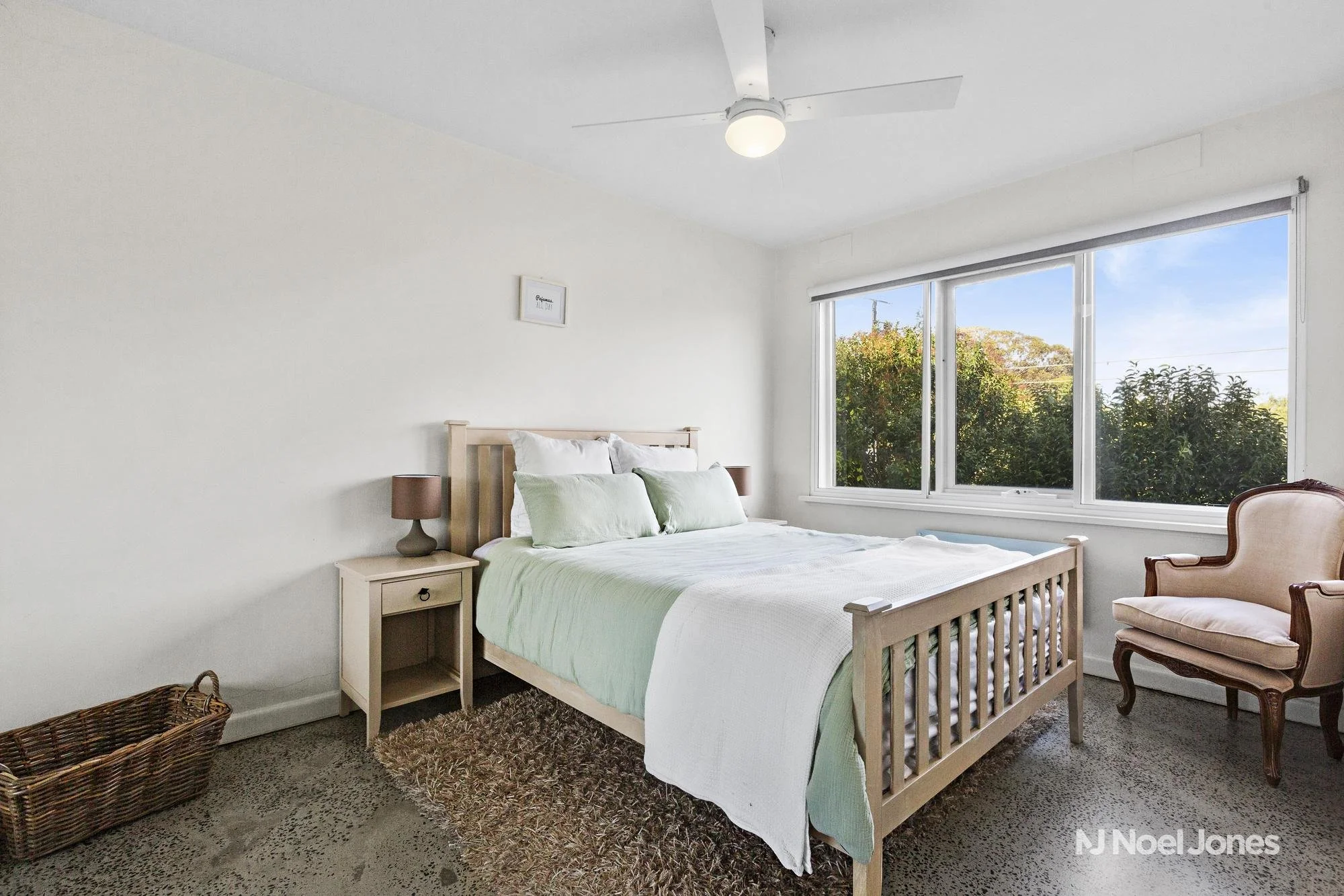 Master bedroom in 13/88-92 Victoria Road Hawthorn East apartment with built-in robes and light-filled outlook. Close to Fritsch Holzer Park and local walking trails.