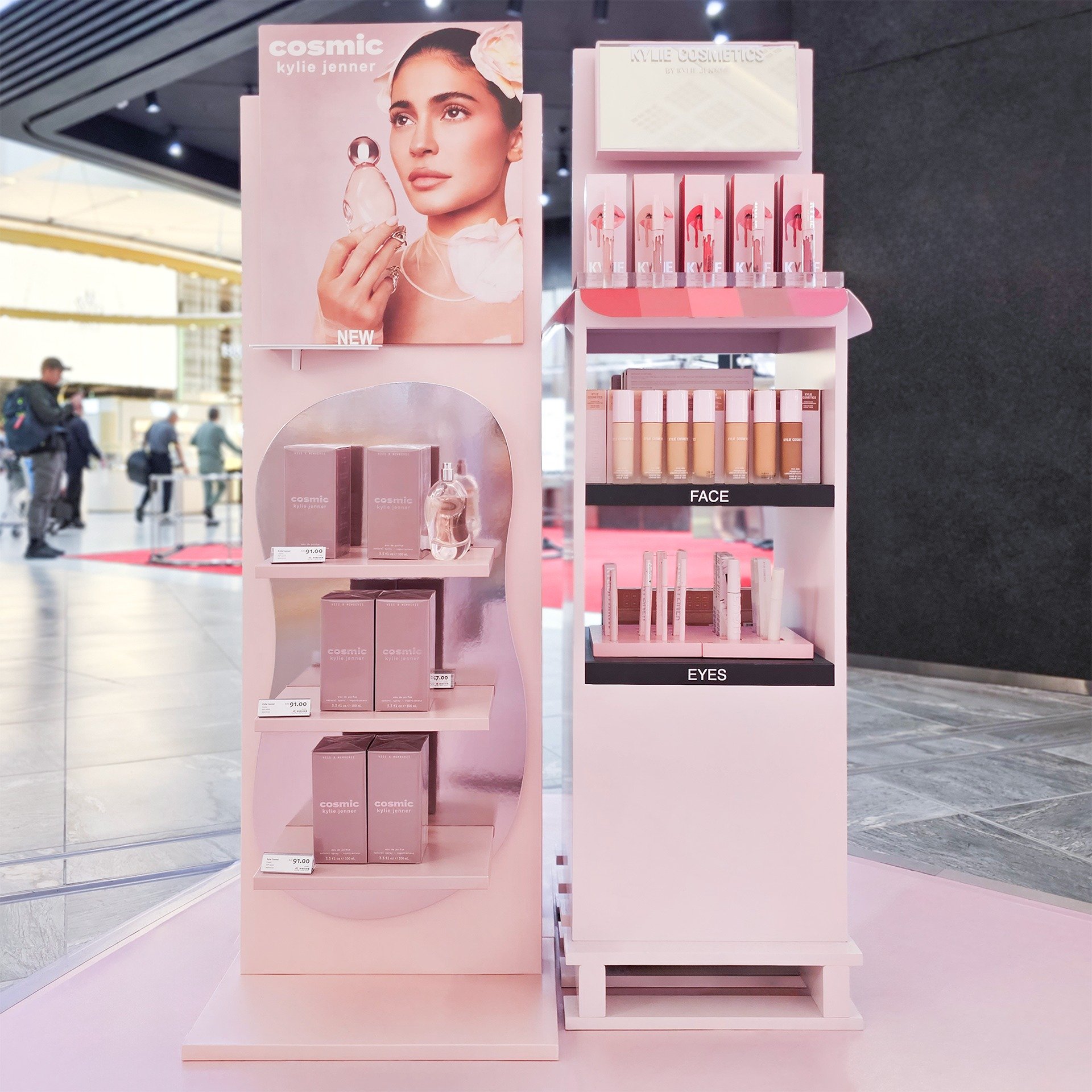 Blush pink tiered units &amp; soft organic bends, truly bespoke fabrication for the #popuplaunch of #CosmicKylie by @kyliecosmetics for @cotydutyfree_anz at #SydneyInternationalAirport

Installation: @artandsoul.com.au
Spatial design &amp; Fabricatio