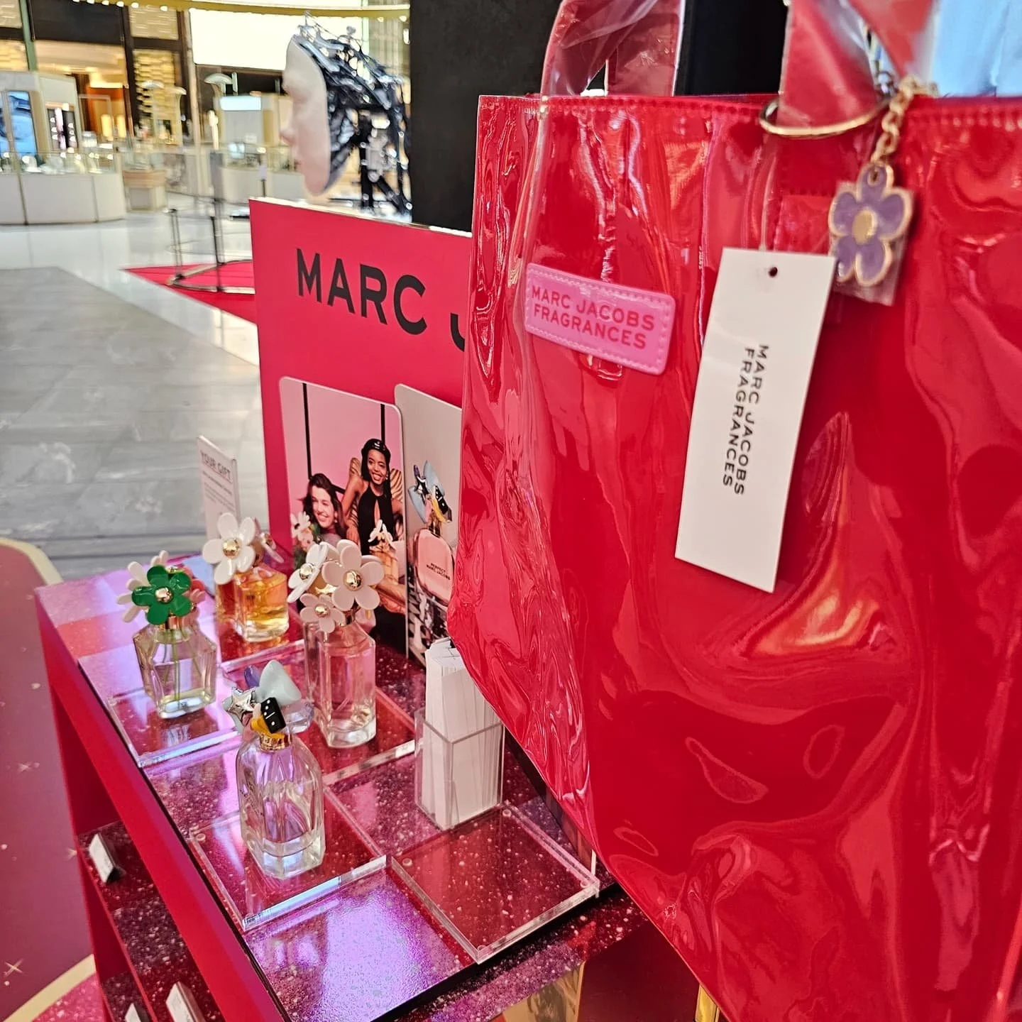 Tis the red season! 🧨 This month, visit the #Coty multi-house animation we built at 📍 #Sydneyairport Stocking @marcjacobsfragrances @chloe @burberrybeauty ❤️

Installation: @artandsoul.com.au
Spatial design &amp; Fabrication: @artandsoul.com.au