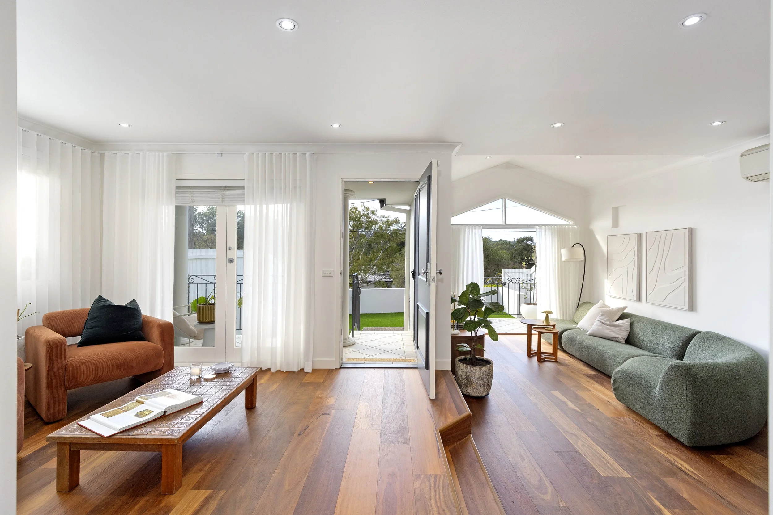 Bright &amp; Beautiful Family Home