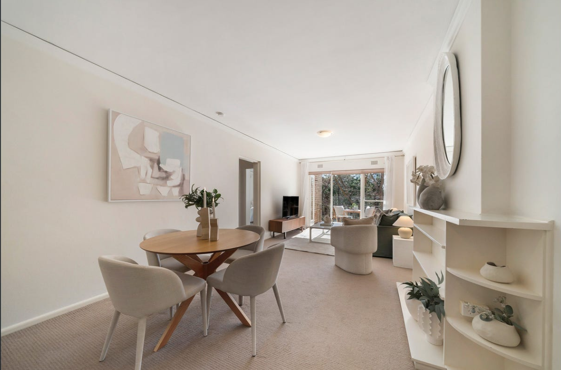 Spacious &amp; Sunny Two Bedroom