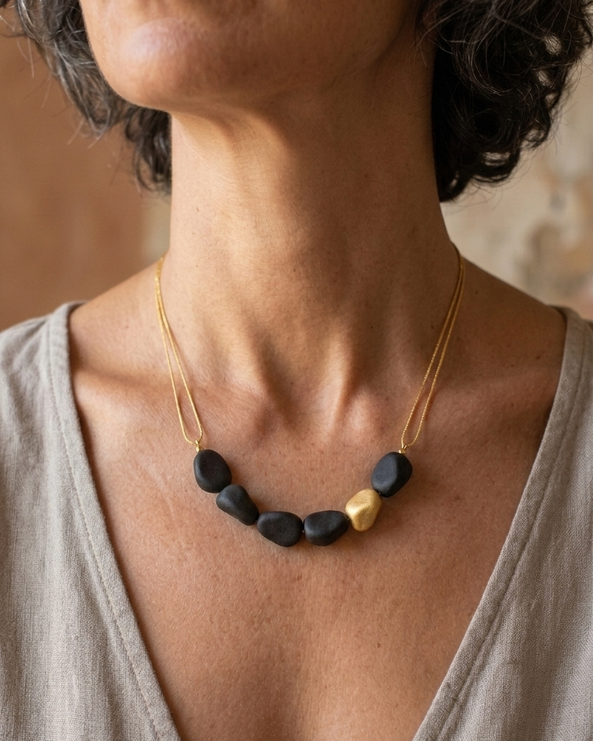 Collar corto de porcelana negra, oro y plata BRUNA nº1