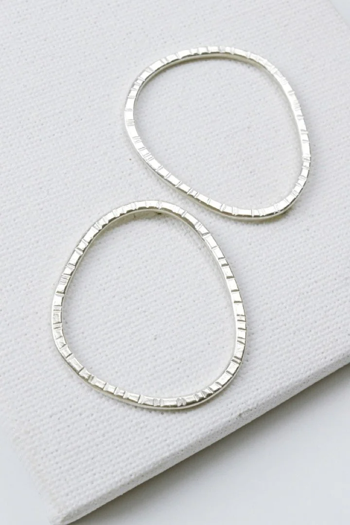 pendientes aro plata con textura nu pe4.jpg