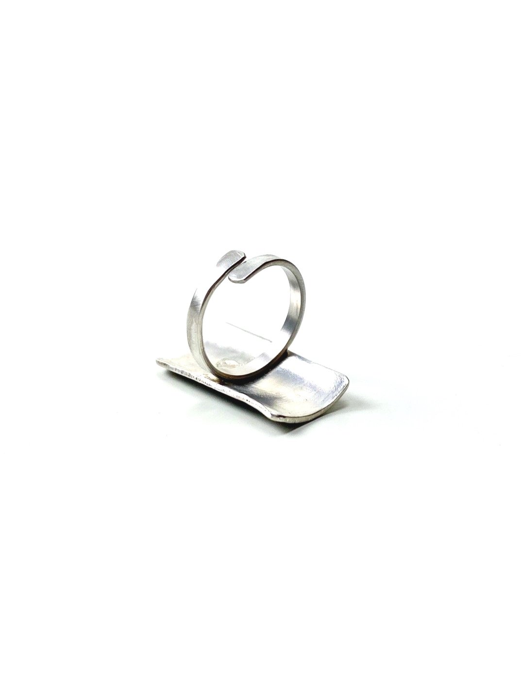 Parte trasera de anillo grande y ajustable de plata reciclada