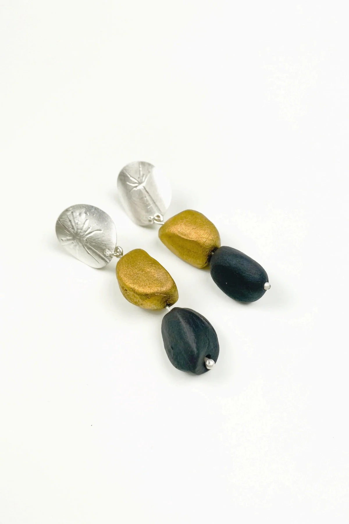 Pendientes de porcelana negro y oro