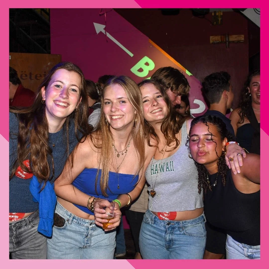 Yesterday we officially kicked off the Kick-In, and we cannot wait to meet everyone during the event. We are looking forward to making it an amazing time together💥

🩷

We hebben gisteren de Kick-In goed ingeluid met de pre kick-in en kunnen niet wa