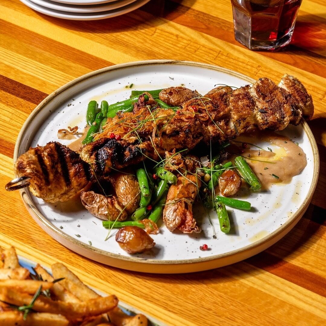 🍄 Mushroom-lovers, THIS is the dish you&rsquo;ve been waiting for! 

LION&rsquo;S MANE KEBAB
lion&rsquo;s mane mushroom skewer . madeira butter . madeira pearl onions . fingerling potatoes . green beans

Tap the link in our bio to view our newly upd