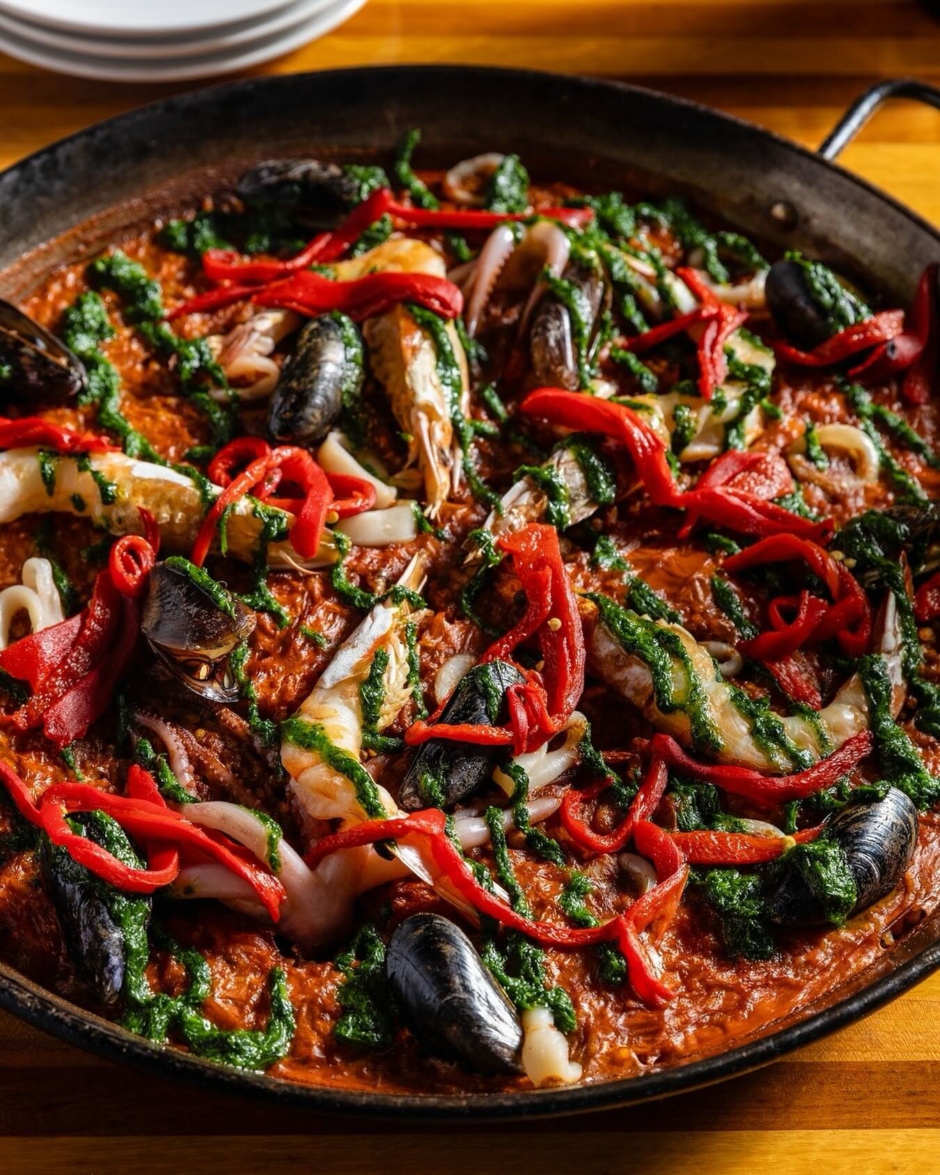 🎉 Nothing says &ldquo;It&rsquo;s the Weekend!&rdquo; quite like Paella! 🥘 

PAELLA MARISCOS
salmoretta . lobster stock . mussels . calamari . rock shrimp . tiger prawns . piquillo peppers . salsa verde

Walk-ins always welcome, reservations, menu, 