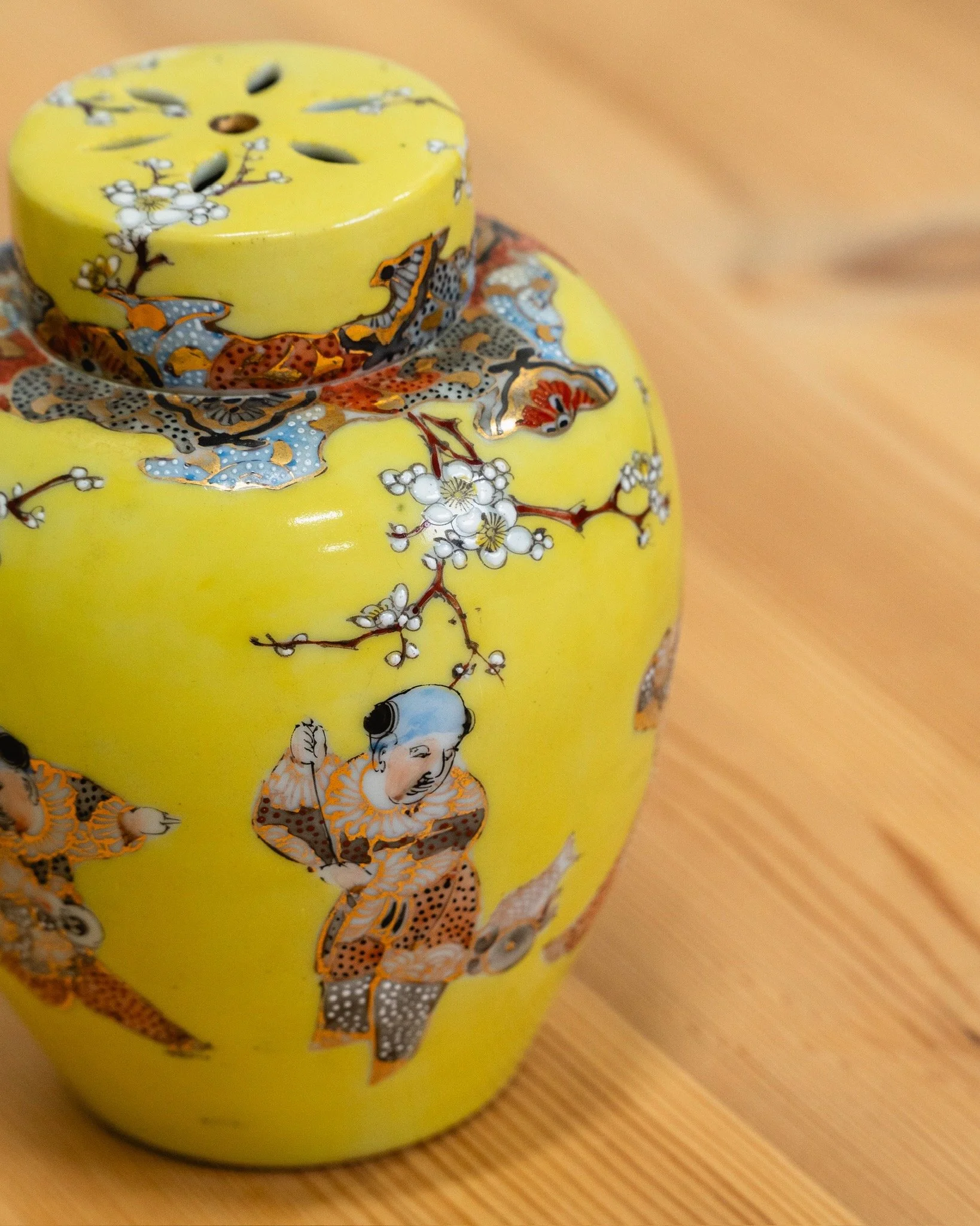 Unusual Antique Yellow Ground Porcelain Japanese Satsuma Ginger Jar